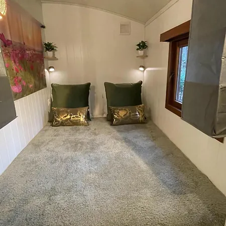 Holiday home Pipowagen De Zwaan In Hoge Kempen Nabij Maastricht *