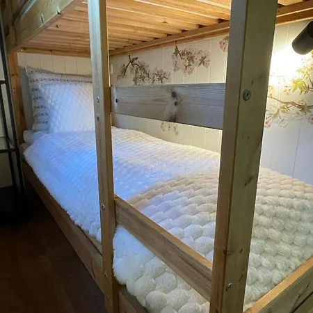 Holiday home Pipowagen De Zwaan In Hoge Kempen Nabij Maastricht